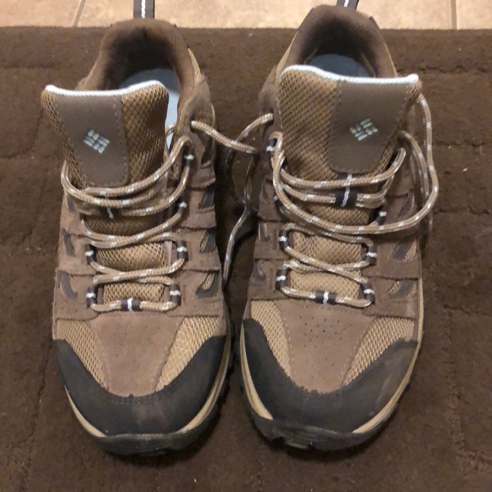 Women’s Columbia Hiking shoe, size 7